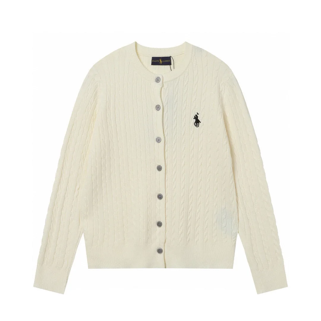 P166 Style No.: 602 -Ralph Lauren RL cardigan with classic war horse logo embroidery on the chest, long-sleeved sweater sweater jacket -The item is made of custom-dyed and custom-spun yarn, purchased from the original version. A full set of customized accessories. Details determine success or failure. Heavy new autumn and winter style. The weight of the item is as high as 800 grams. It is soft and delicate and does not tie the body. The upper body effect is very nice. Loose fit. Women's style. -Color: black, off-white, milk tea, light gray, dark gray. Navy blue red khaki red - Size: S / M / L S size 80-100 catties M size 100-120 catties Large size 120-135 catties